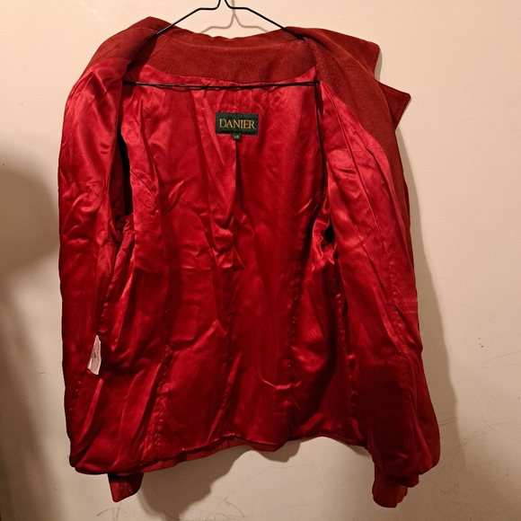 Women's Jacket - Picture 6 of 8